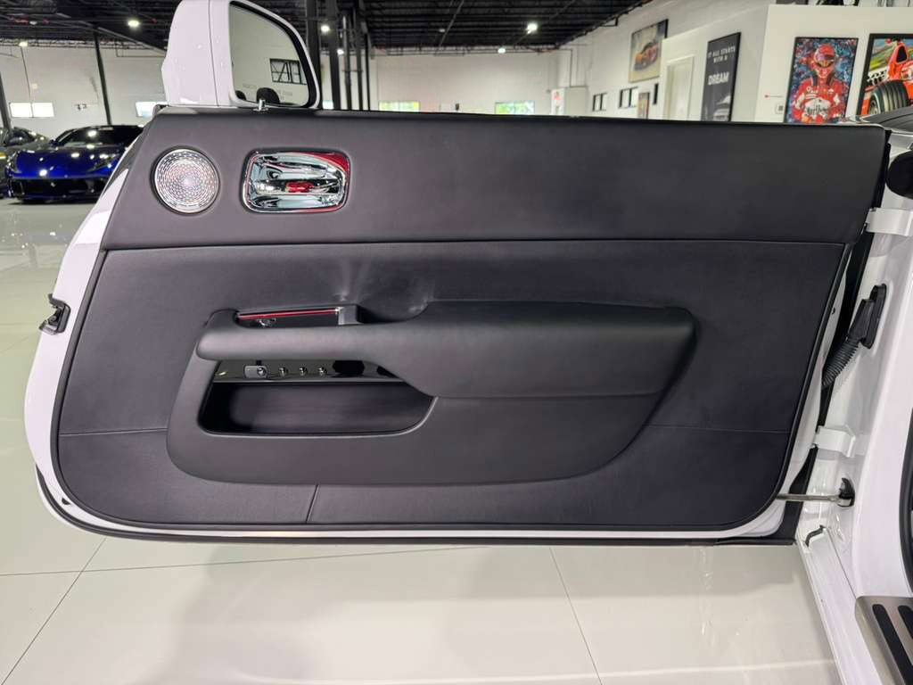 Used 2019 Rolls-Royce Dawn image 40