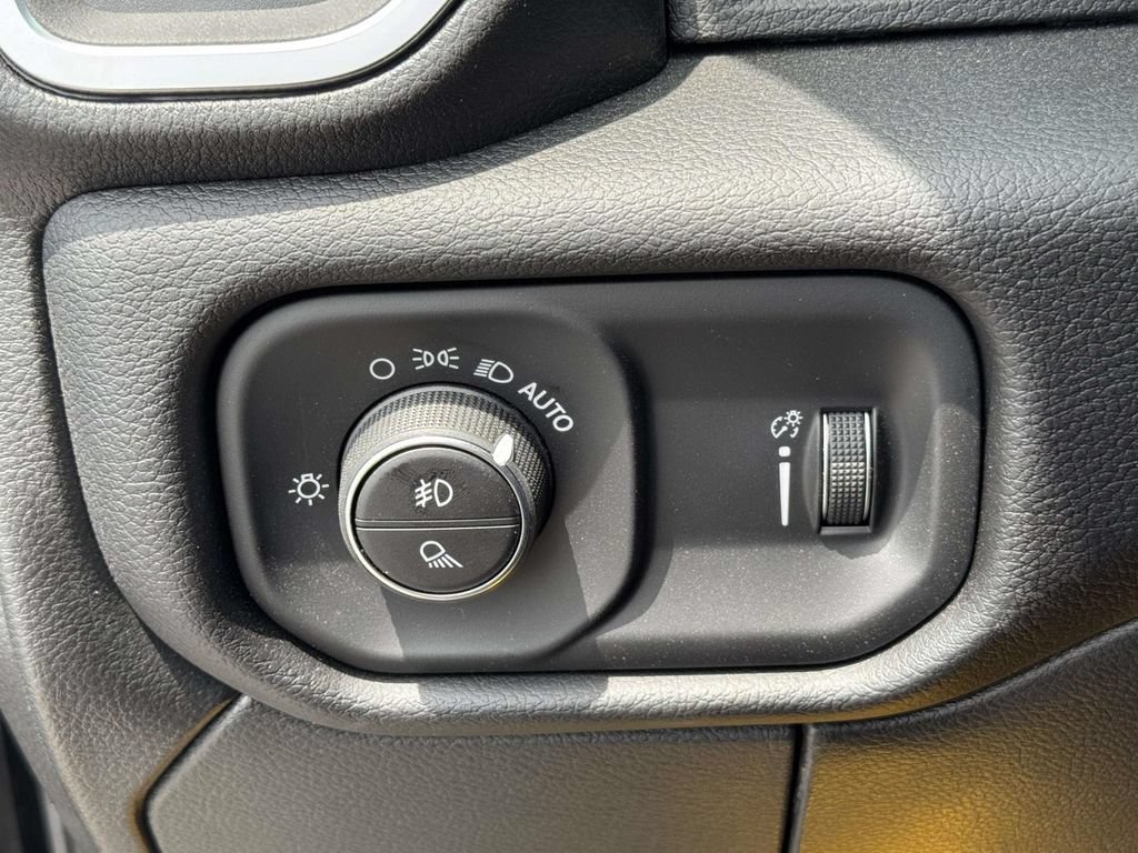 New 2026 RAM 3500 Big Horn AWD/4WD image 27