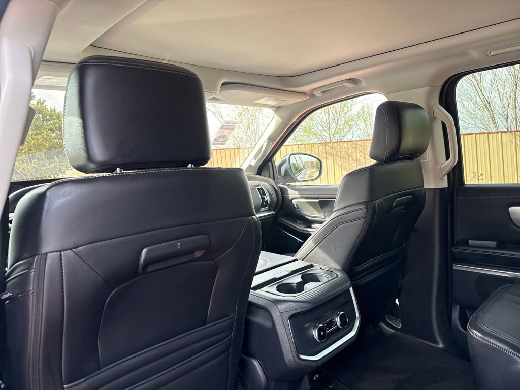 Certified 2025 Ford Expedition Platinum image 19