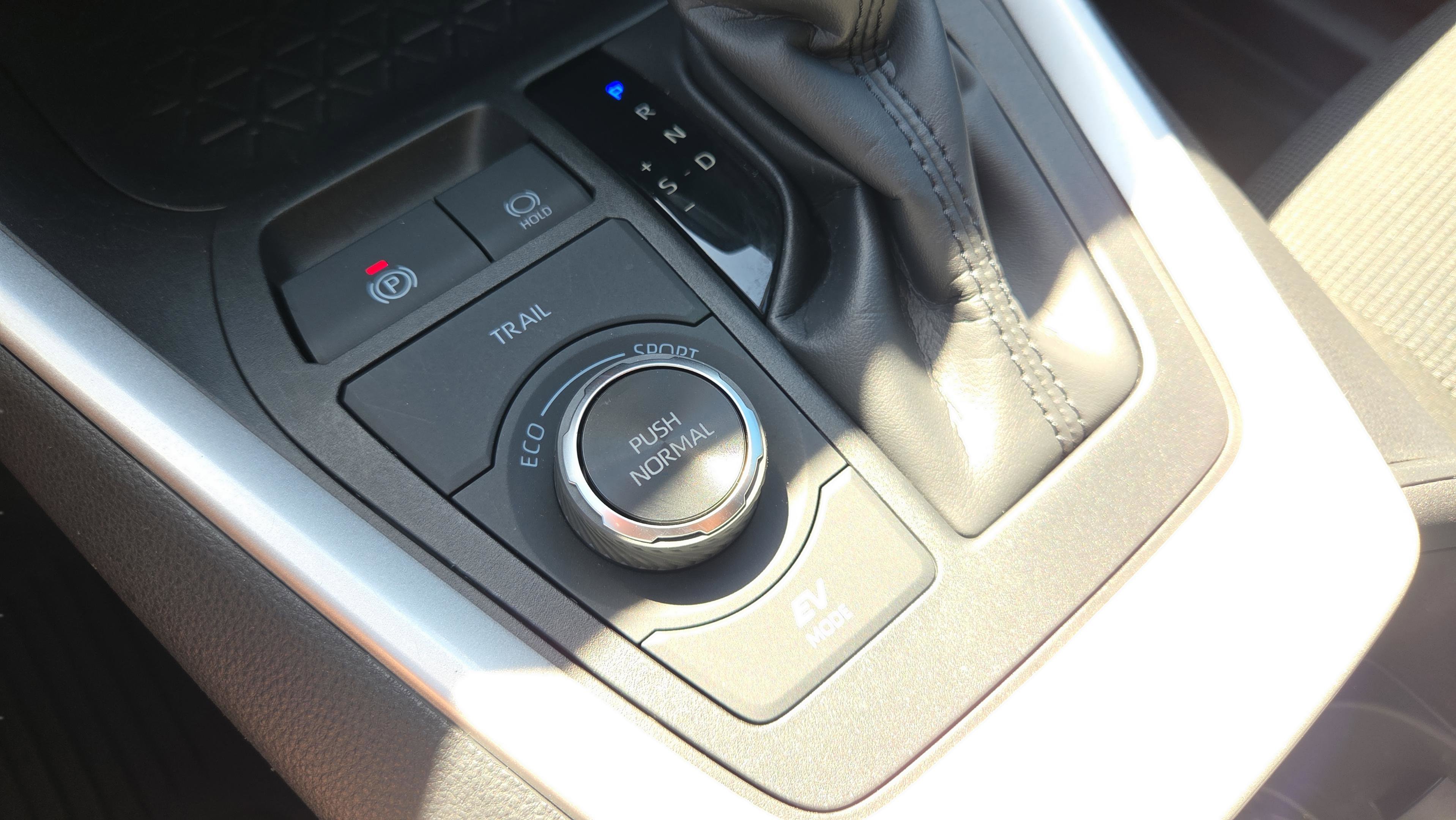 Certified 2025 Toyota RAV4 LE image 28