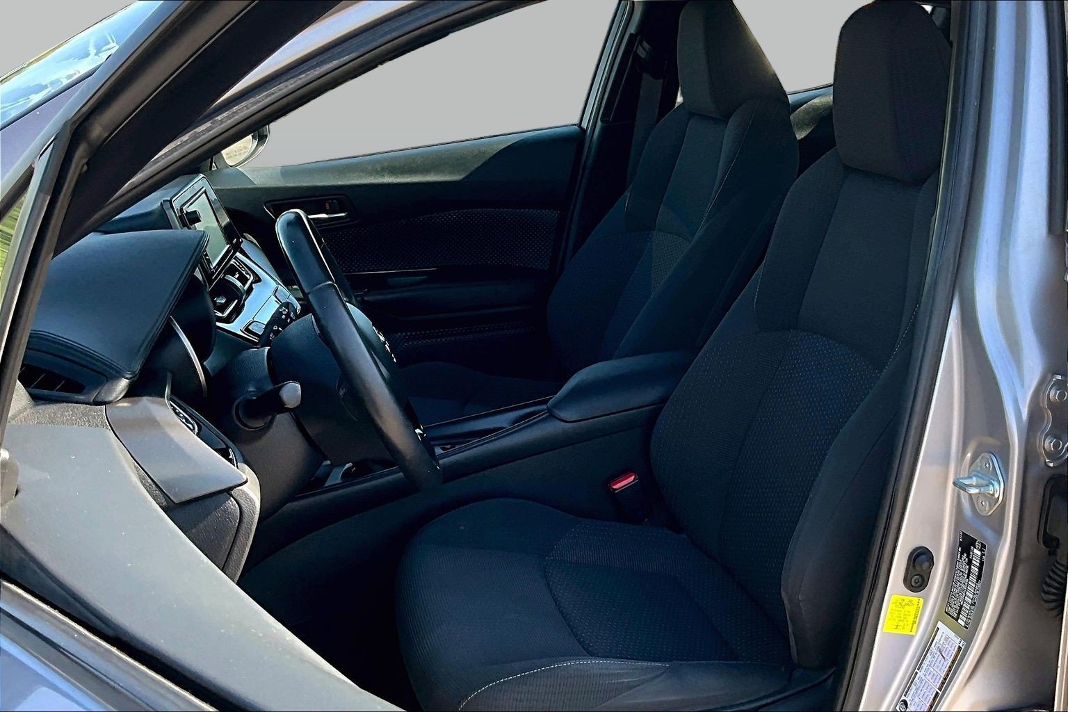 Used 2018 Toyota C-HR XLE FWD image 23