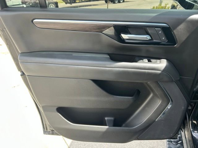 Used 2025 Chevrolet Suburban Z71 AWD/4WD image 25
