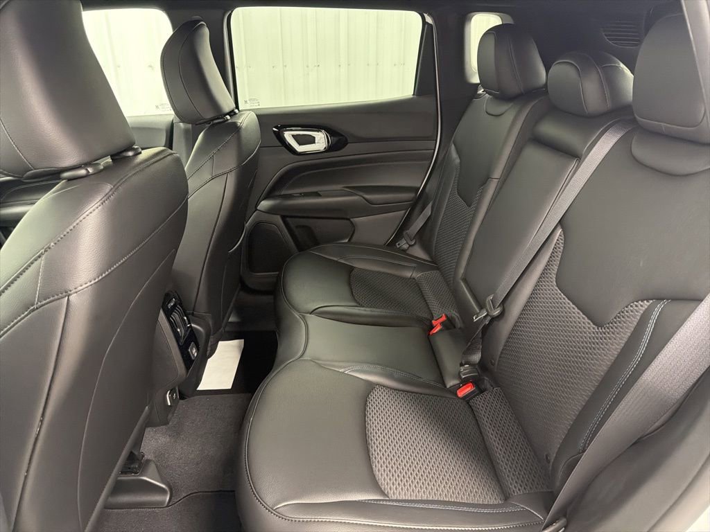 New 2026 Jeep Compass Latitude image 11