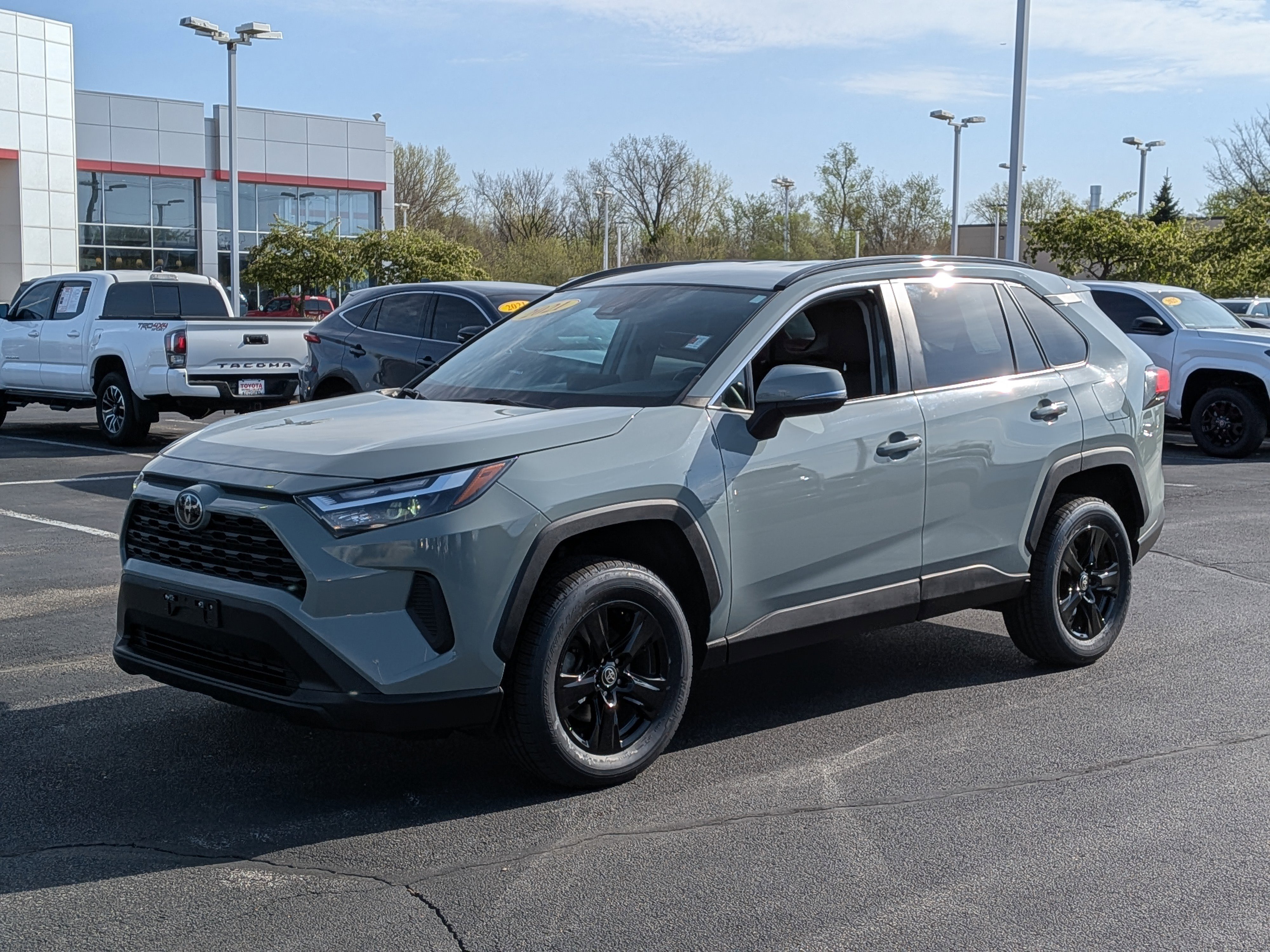 Certified 2022 Toyota RAV4 XLE AWD/4WD image 4
