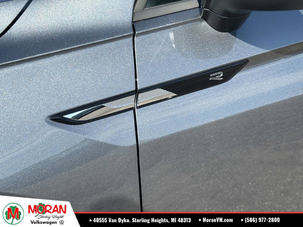Used 2024 Volkswagen Tiguan SE R-Line AWD/4WD image 9