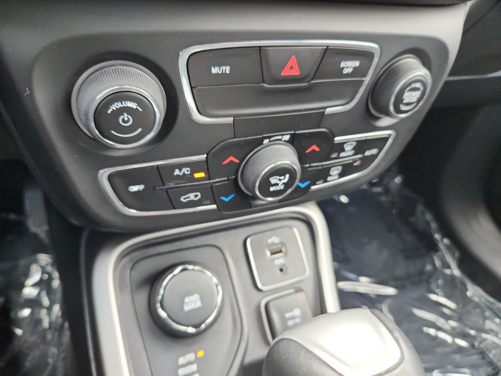 Used 2017 Jeep Compass Latitude w/ Popular Equipment Group AWD/4WD image 12
