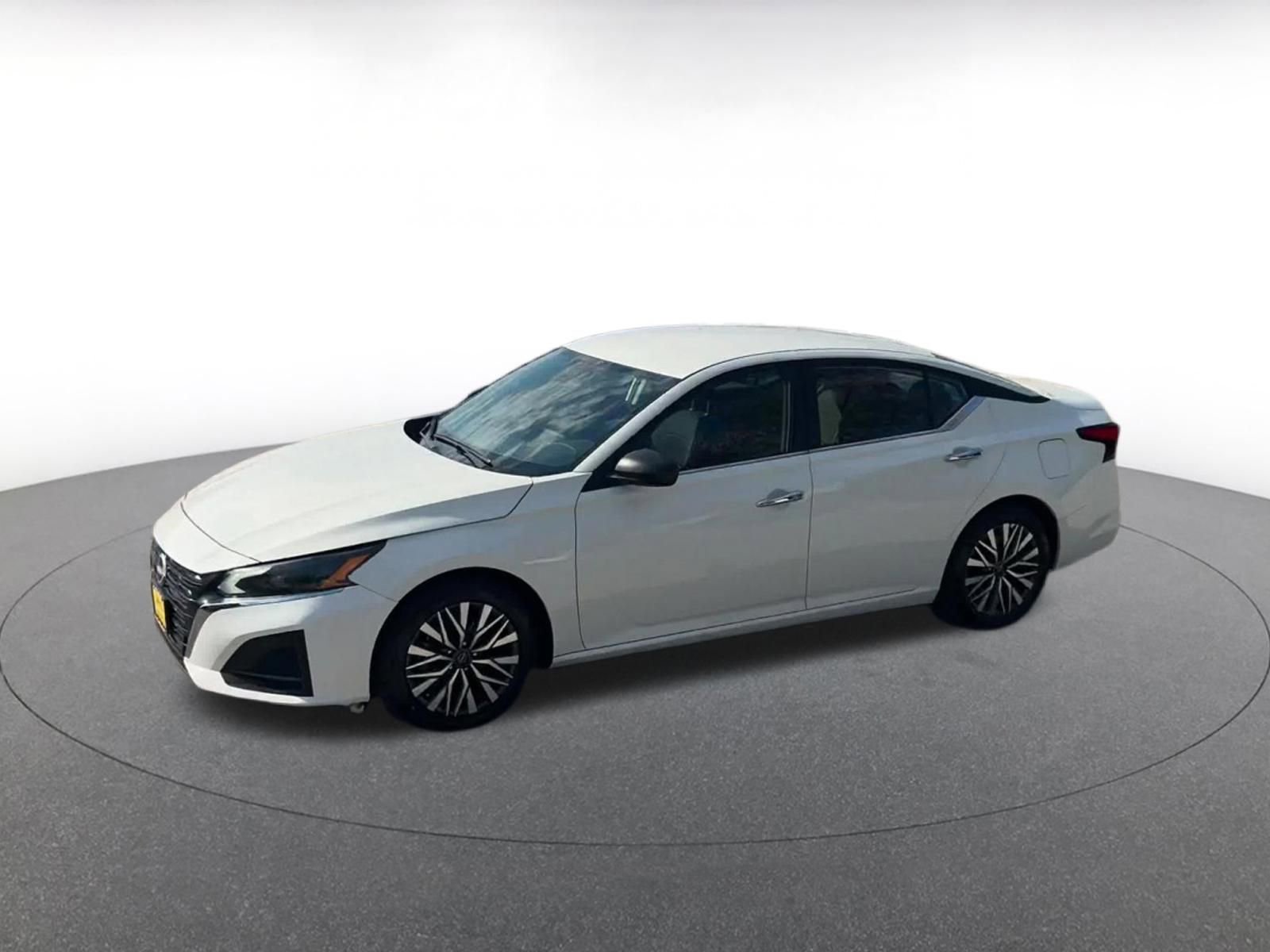 Used 2025 Nissan Altima 2.5 SV FWD image 8
