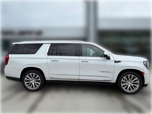 Used 2023 GMC Yukon XL Denali w/ Denali Reserve Package RWD image 9