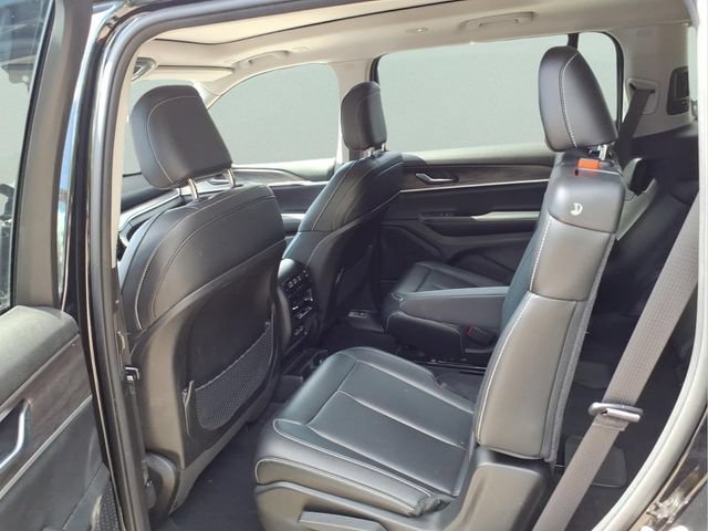Used 2023 Jeep Grand Cherokee L Limited AWD/4WD image 12