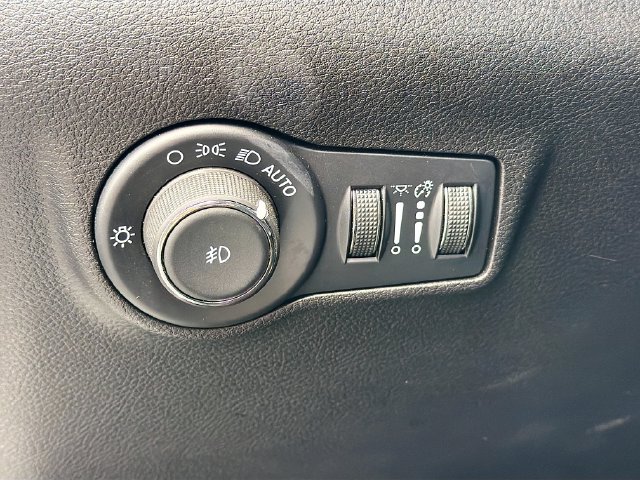 Used 2024 Jeep Compass Latitude AWD/4WD image 11