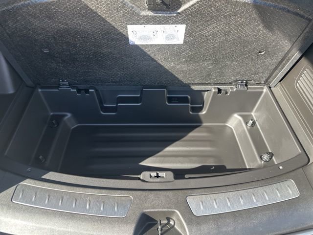 Used 2024 Buick Enclave Avenir w/ Avenir Technology Package image 32