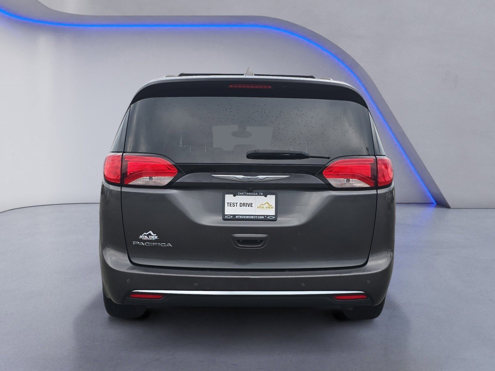 Used 2017 Chrysler Pacifica Touring-L image 9