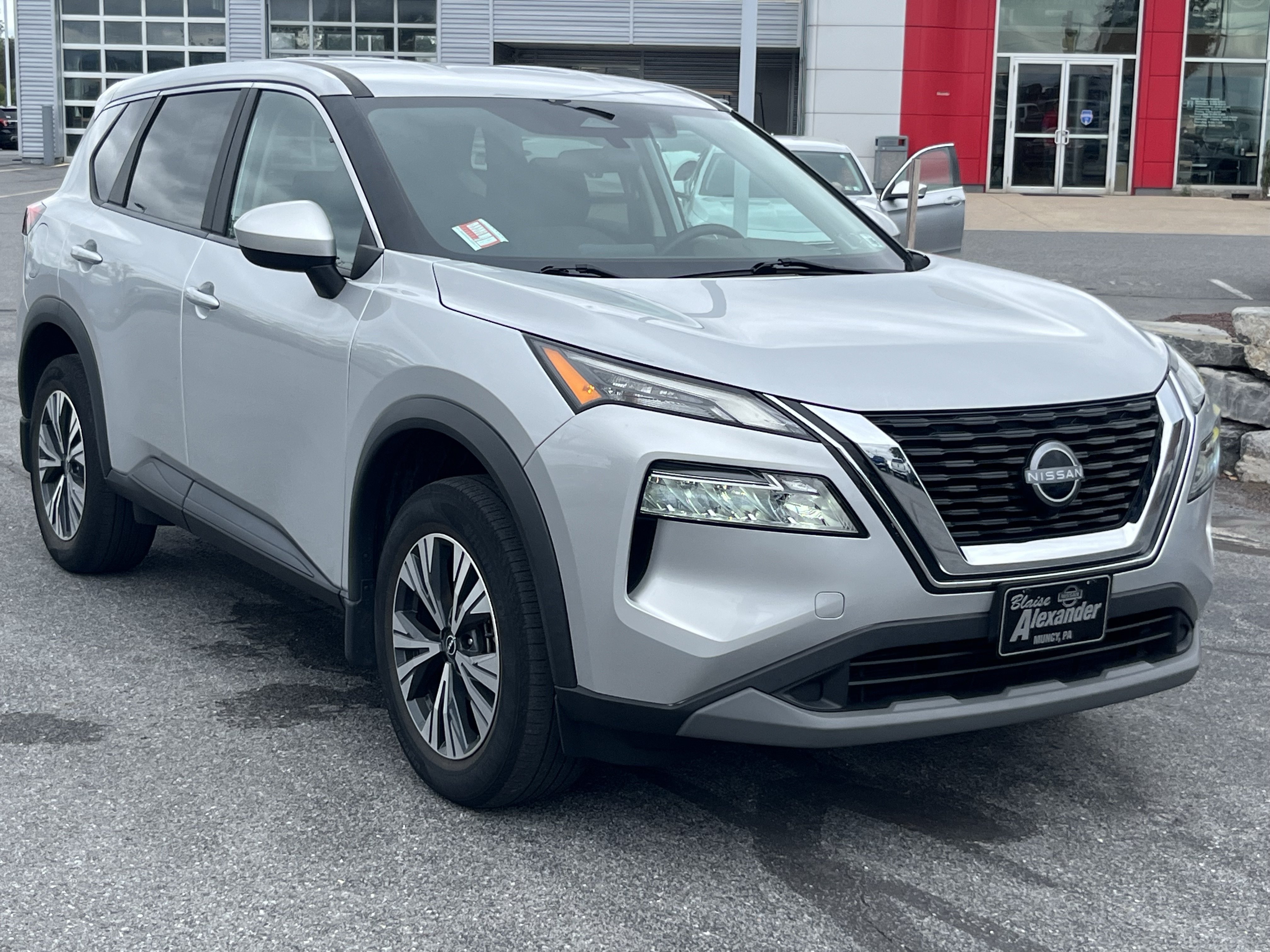 Used 2023 Nissan Rogue SV
