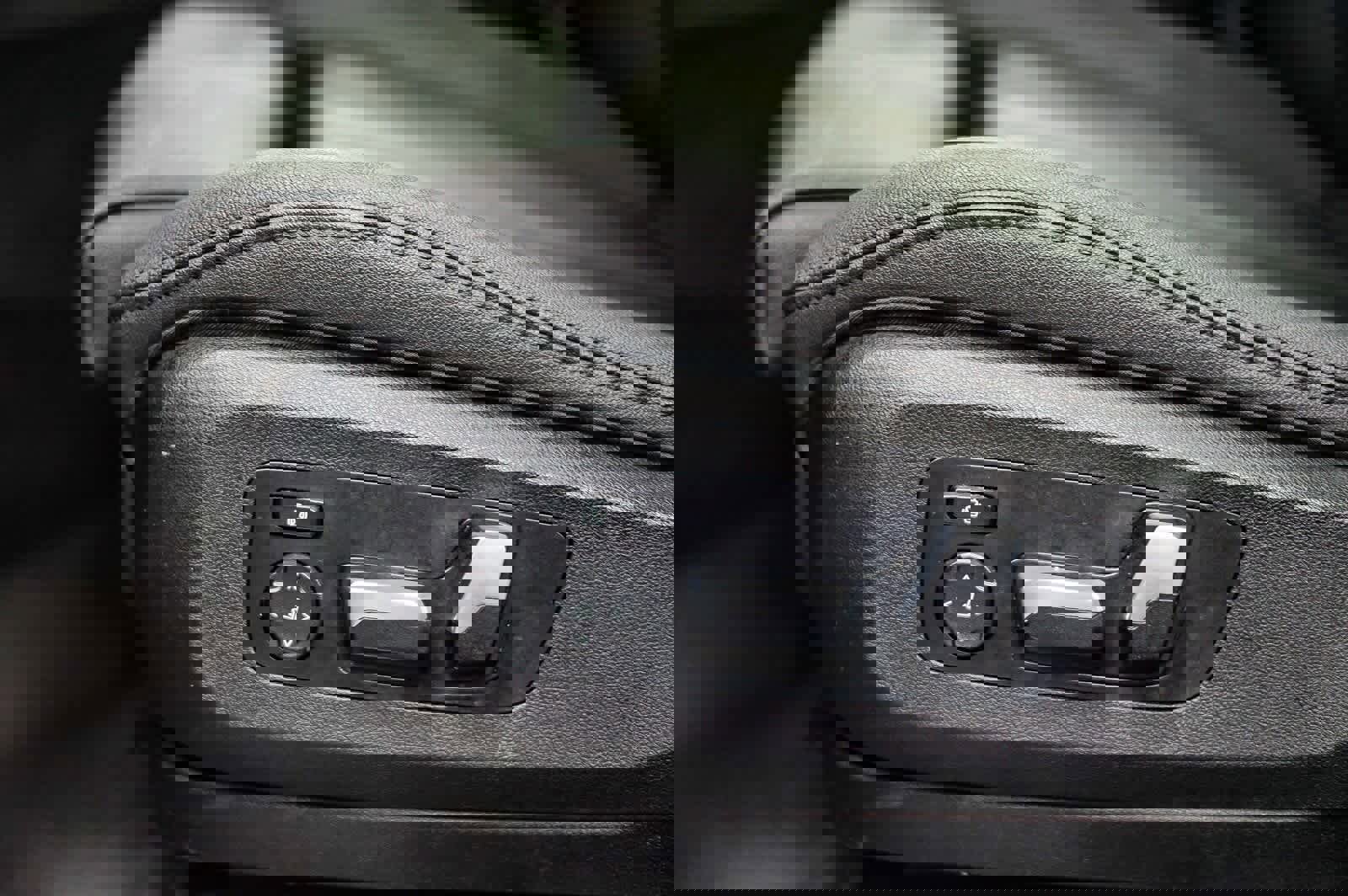 Used 2020 BMW X7 xDrive40i w/ Parking Assistance Package image 24