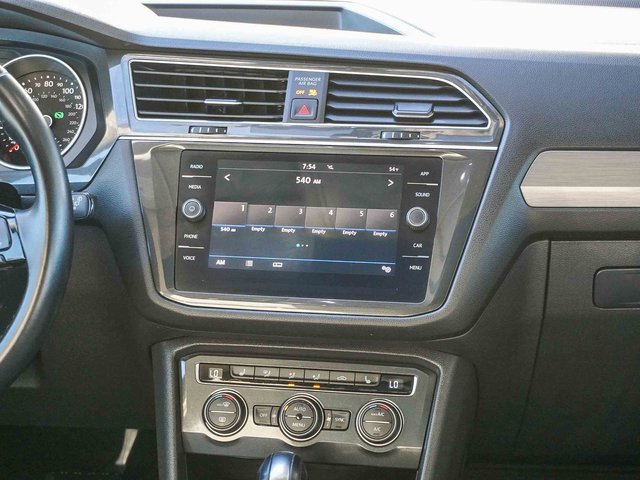 Used 2019 Volkswagen Tiguan SE w/ Panoramic Sunroof Package image 16