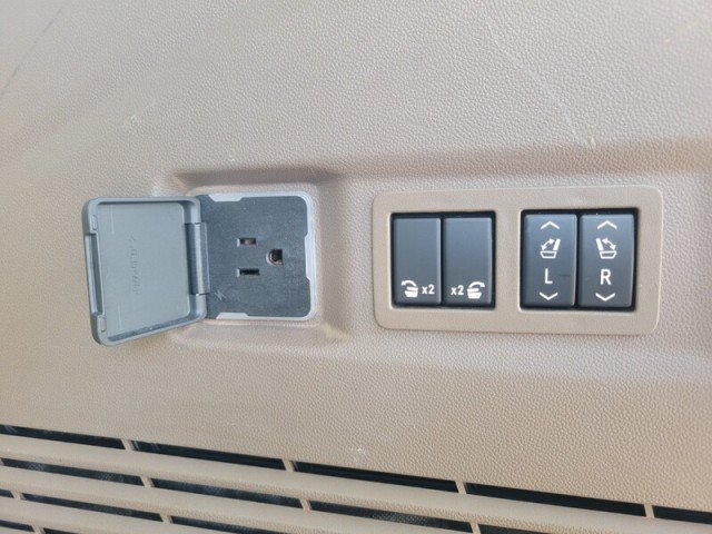 Used 2021 GMC Yukon Denali w/ Denali Premium Package RWD image 6