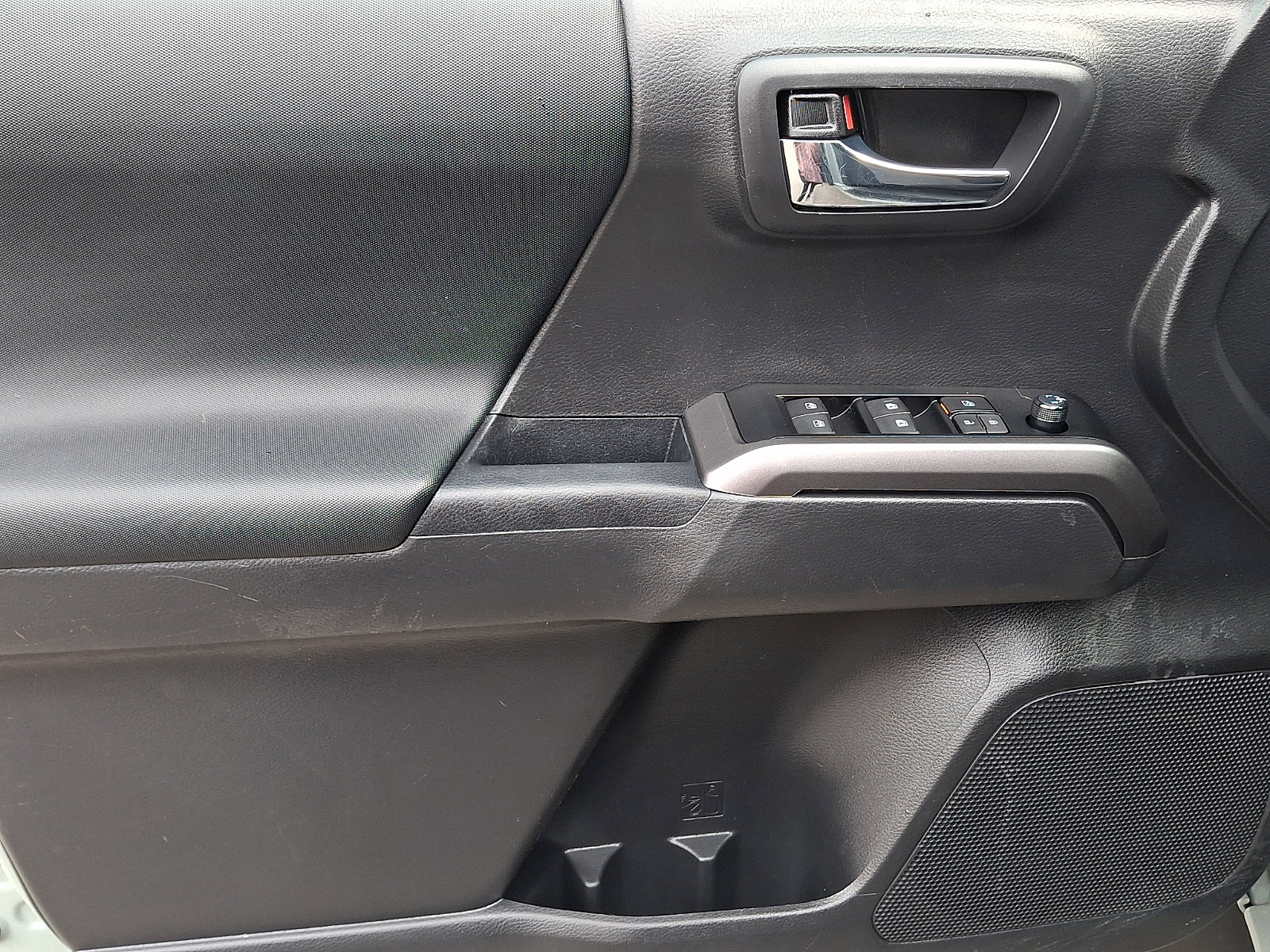 Used 2023 Toyota Tacoma TRD Off-Road image 11