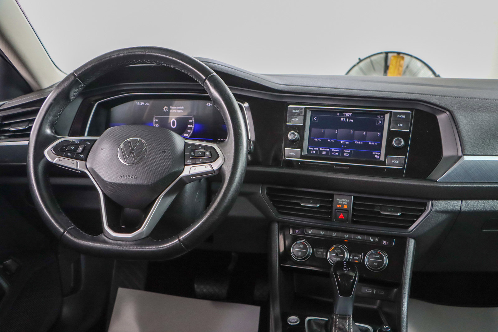 Used 2024 Volkswagen Jetta SE image 17