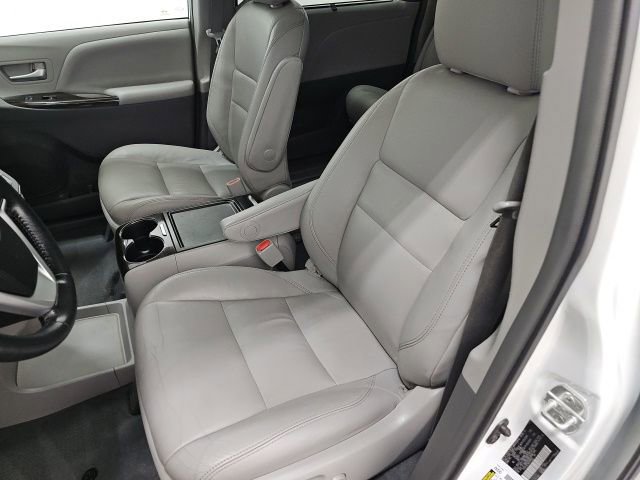 Used 2019 Toyota Sienna XLE w/ XLE Navigation Package image 15
