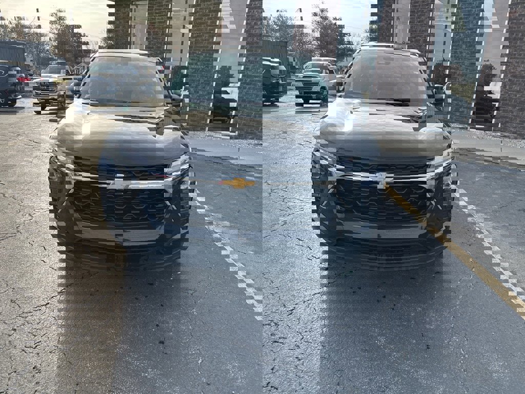 Used 2024 Chevrolet Trax LS image 2