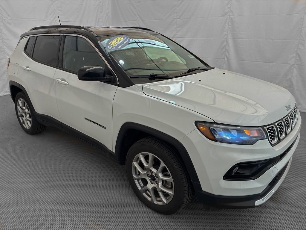 Used 2025 Jeep Compass Limited AWD/4WD image 10