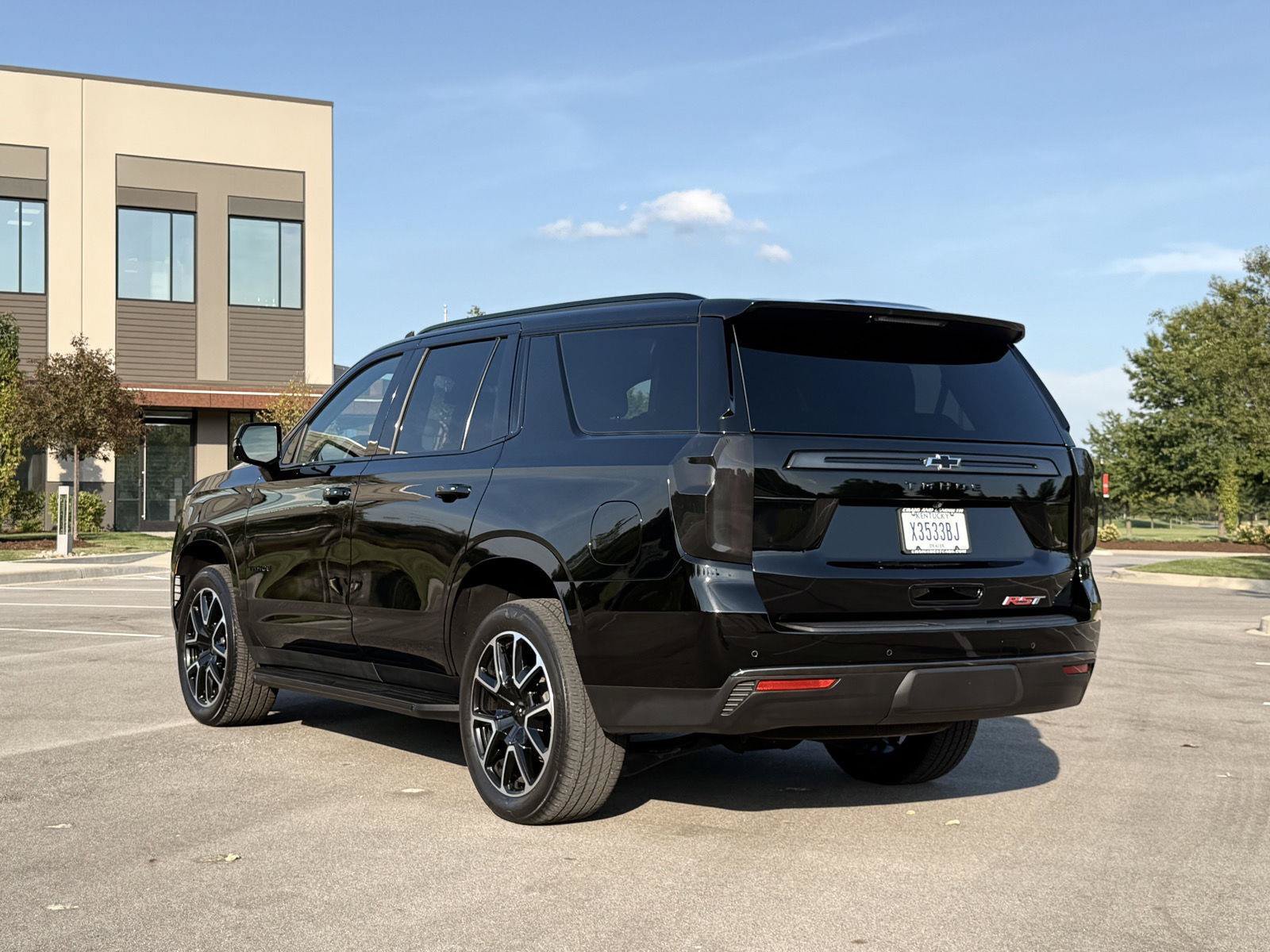Used 2022 Chevrolet Tahoe RST w/ Luxury Package AWD/4WD image 3