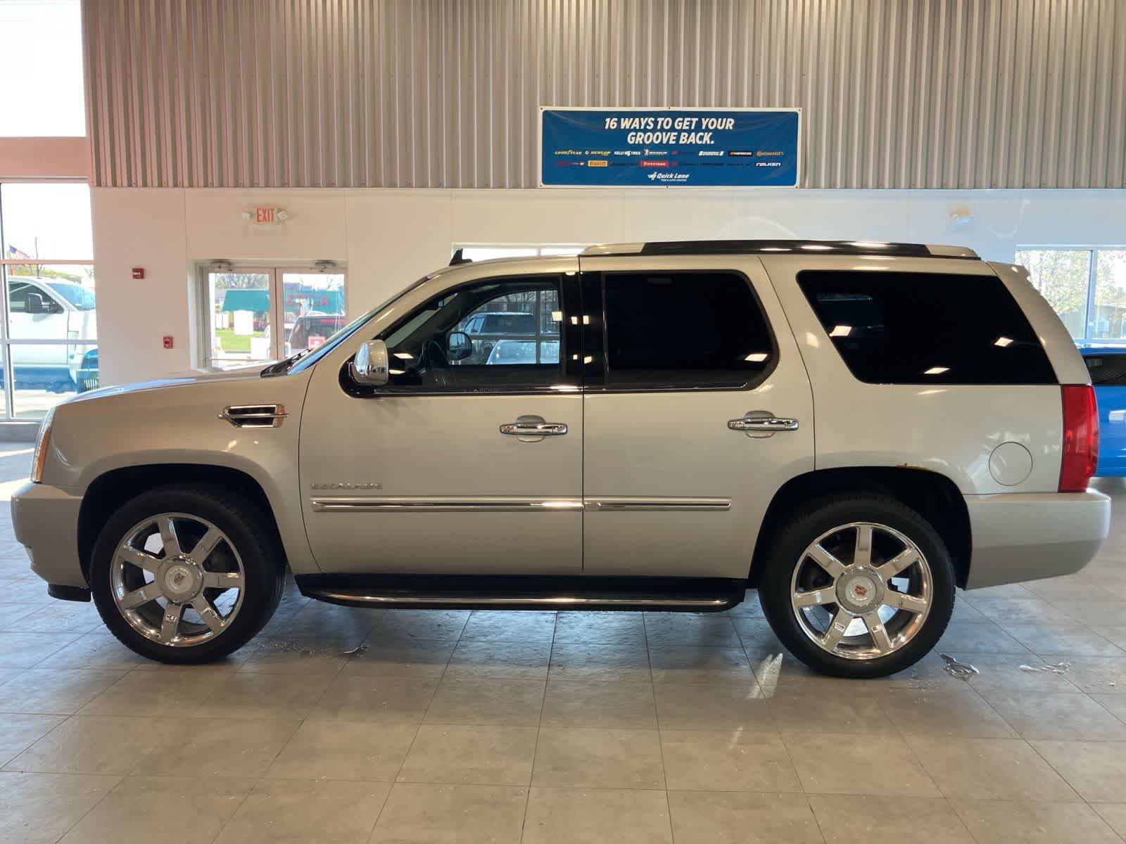Used 2010 Cadillac Escalade Luxury image 8