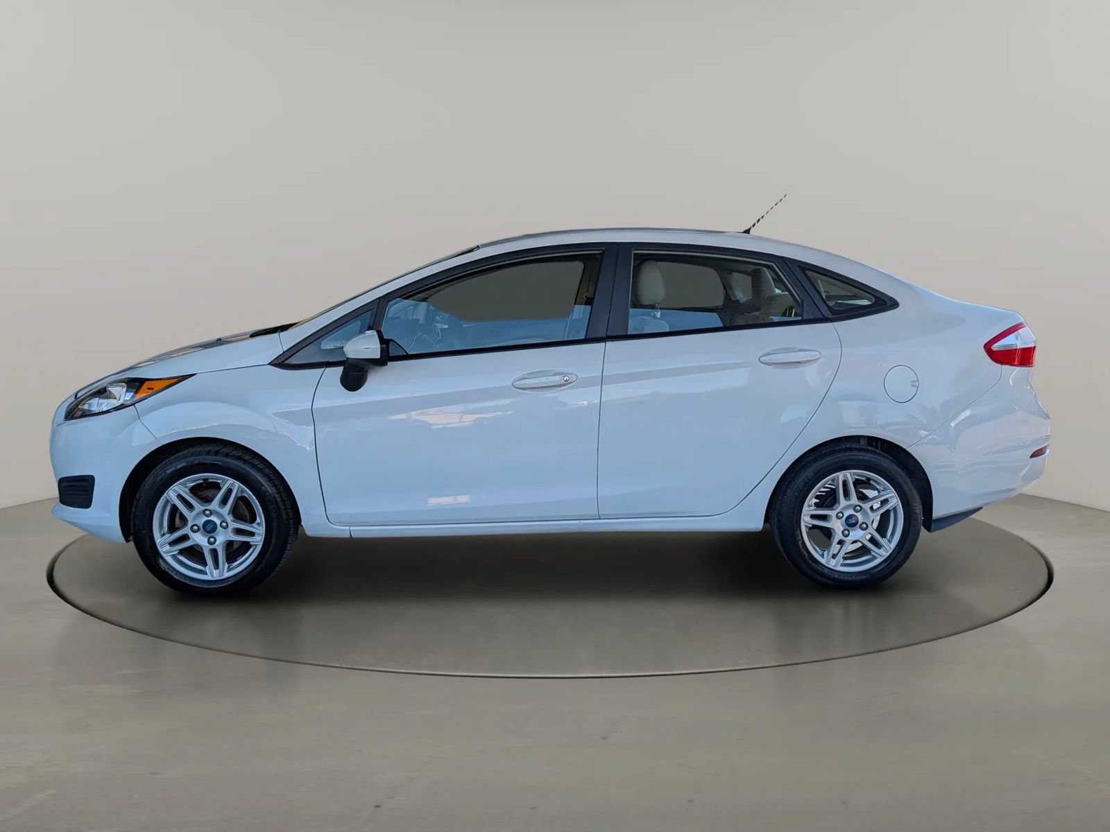Used 2019 Ford Fiesta SE FWD image 2