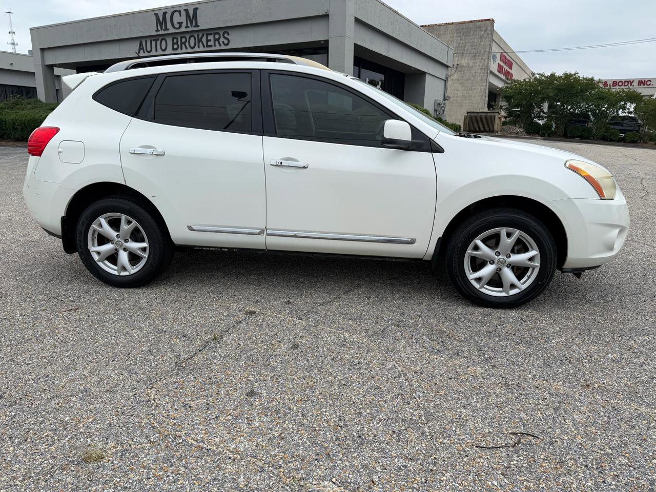 Used 2011 Nissan Rogue SV FWD image 24