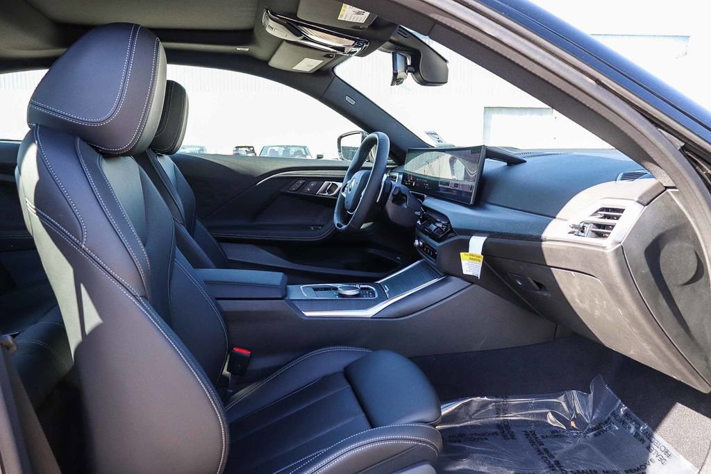 Used 2025 BMW 230i Coupe w/ Premium Package image 17