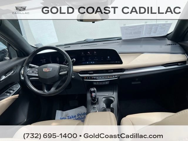 Used 2024 Cadillac XT4 Luxury w/ Cold Weather Package FWD image 10