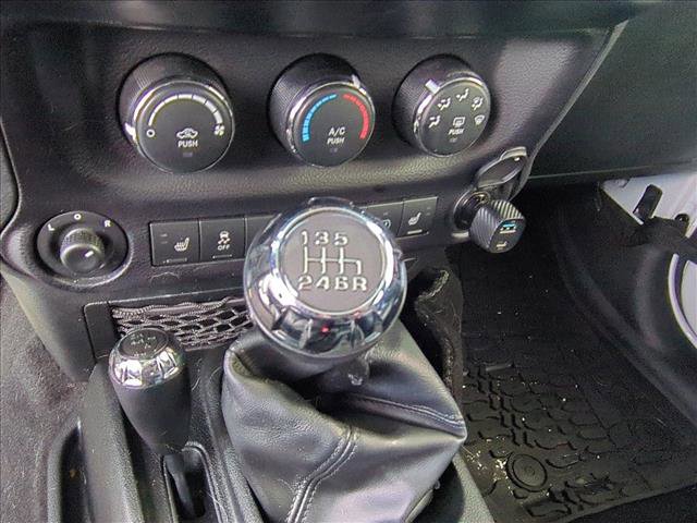 Used 2018 Jeep Wrangler Unlimited Sahara image 13