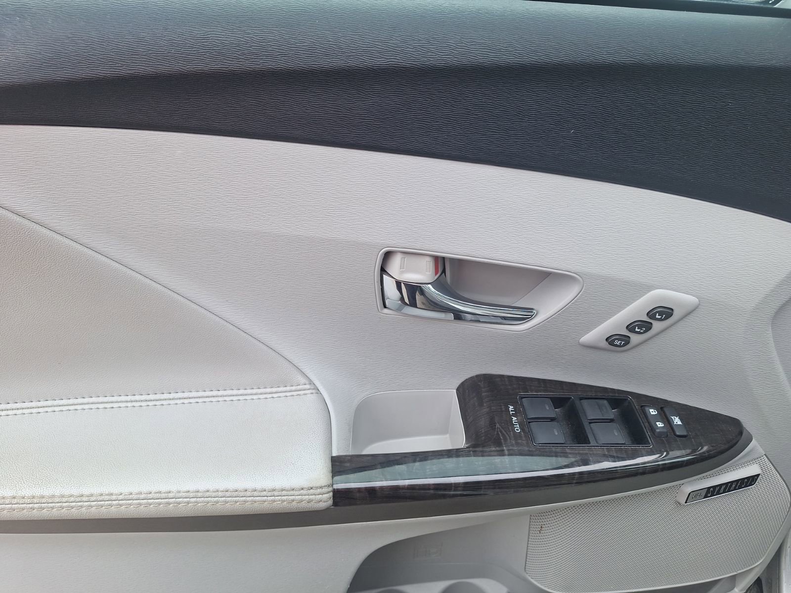 Used 2015 Toyota Venza XLE w/ XLE Premium Package image 16