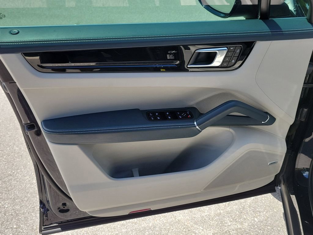 Certified 2022 Porsche Cayenne image 24