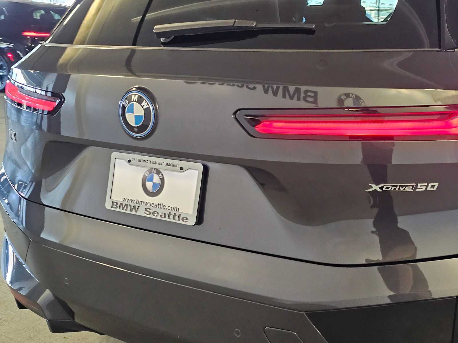 Used 2024 BMW iX xDrive50 w/ Sport Package AWD/4WD image 7