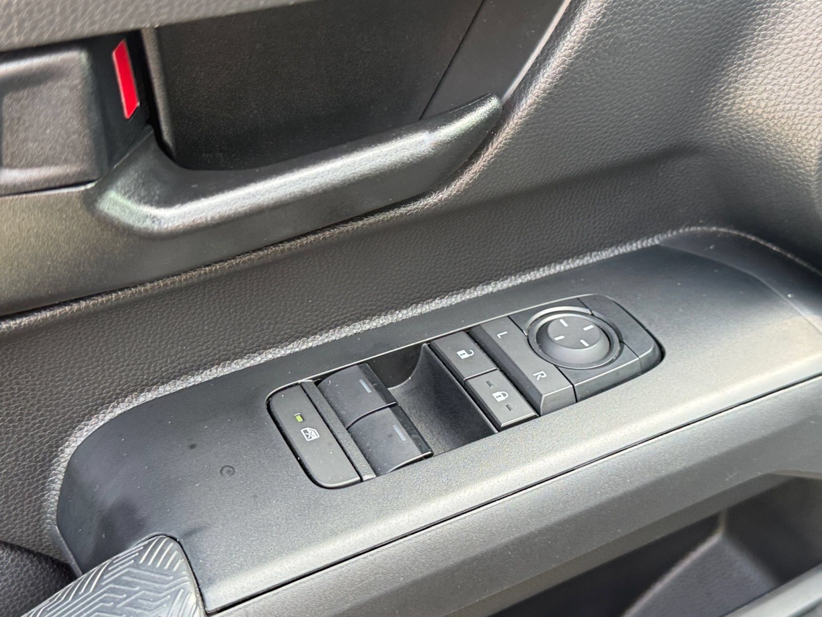 Used 2025 Toyota Tacoma SR AWD/4WD image 14