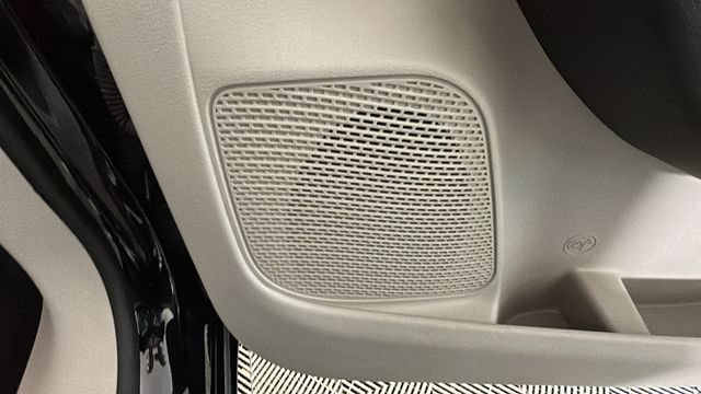 Used 2024 Chrysler Pacifica Touring-L FWD image 31