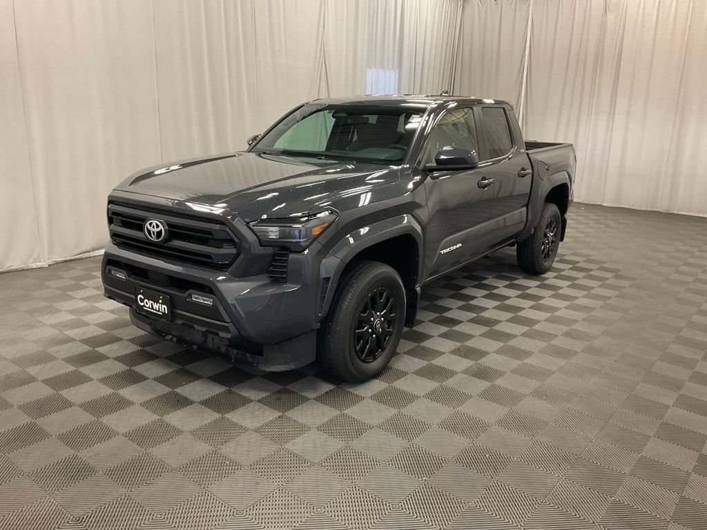 Used 2025 Toyota Tacoma SR5 AWD/4WD image 5