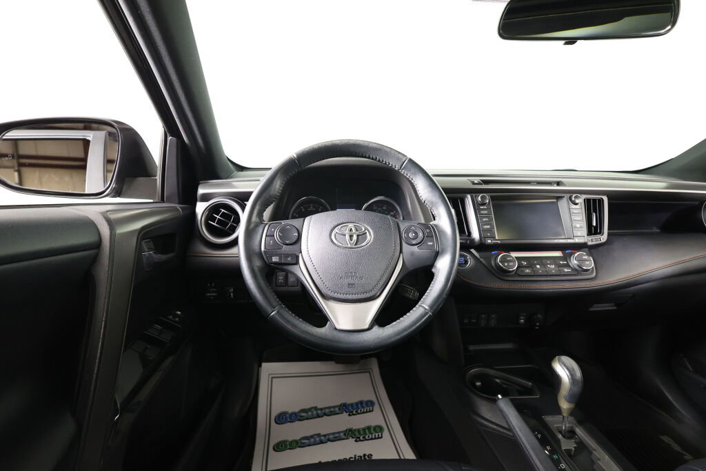 Used 2016 Toyota RAV4 SE image 29