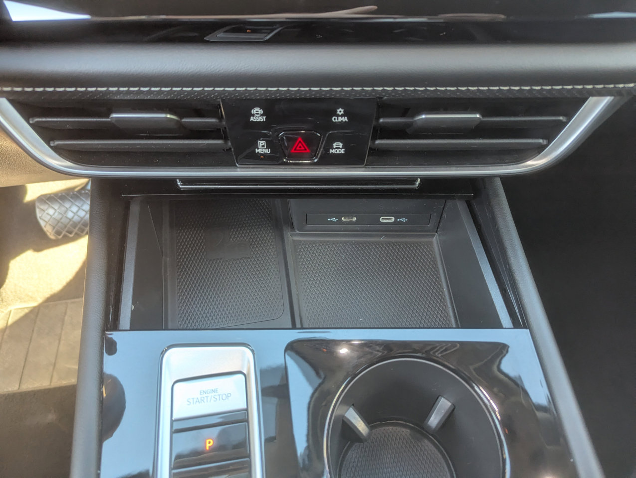 Used 2024 Volkswagen Atlas SE image 23