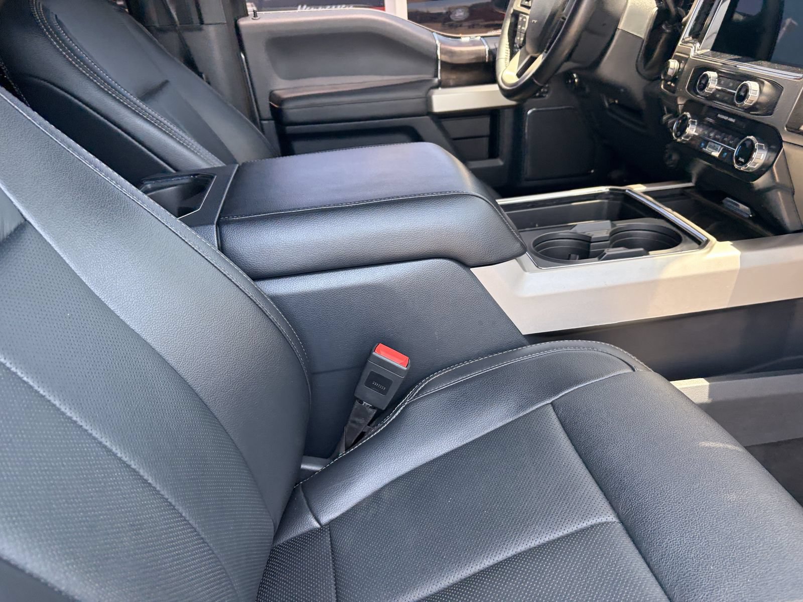Certified 2022 Ford F250 Lariat w/ Lariat Ultimate Package AWD/4WD image 28
