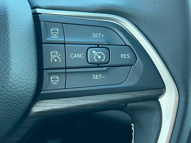 New 2025 Jeep Grand Cherokee Limited w/ Black Appearance Package image 21