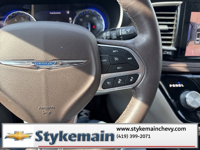 Used 2021 Chrysler Pacifica Touring-L w/ Uconnect Theater Family Group image 49