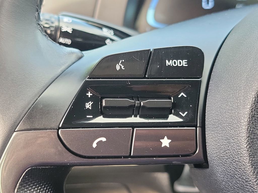 Used 2025 Hyundai Elantra Sport image 5