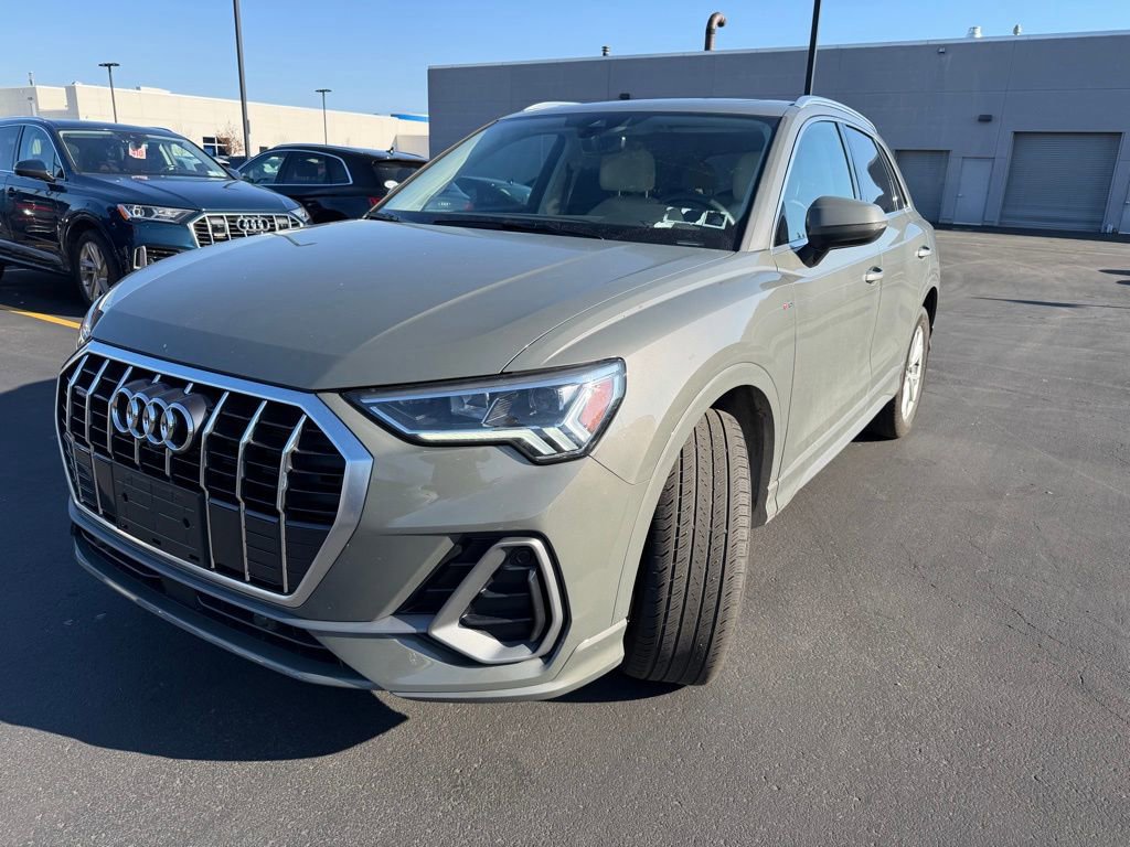 Used 2023 Audi Q3 2.0T Premium Plus w/ Premium Plus Package image 3