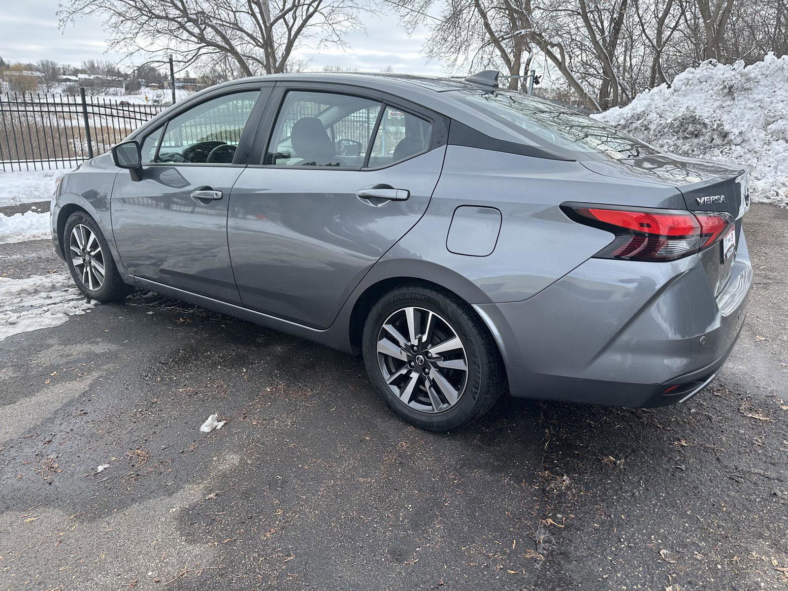 Used 2020 Nissan Versa SV image 3