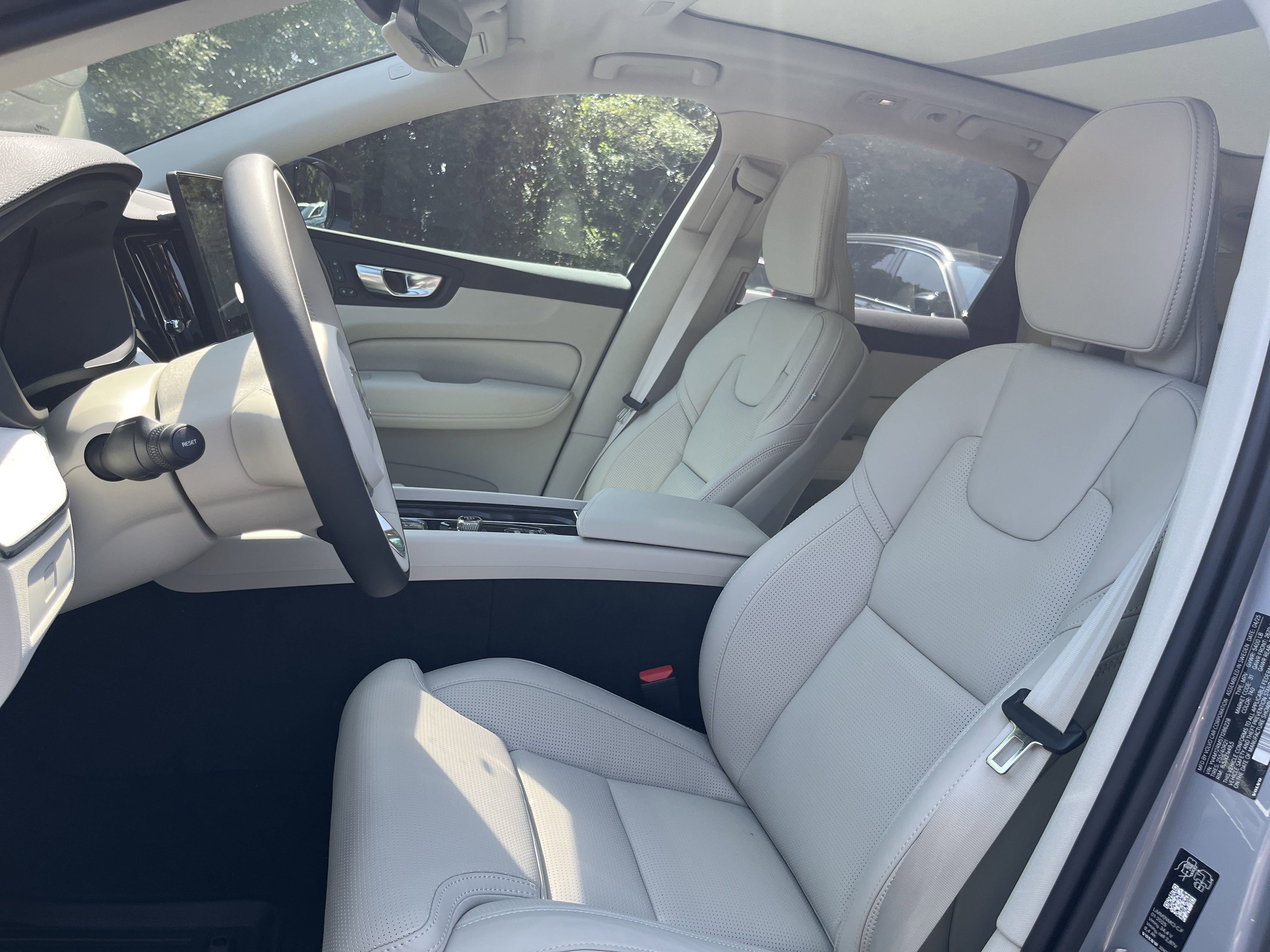 Used 2026 Volvo XC60 B5 Ultra w/ Protection Package Premier image 42