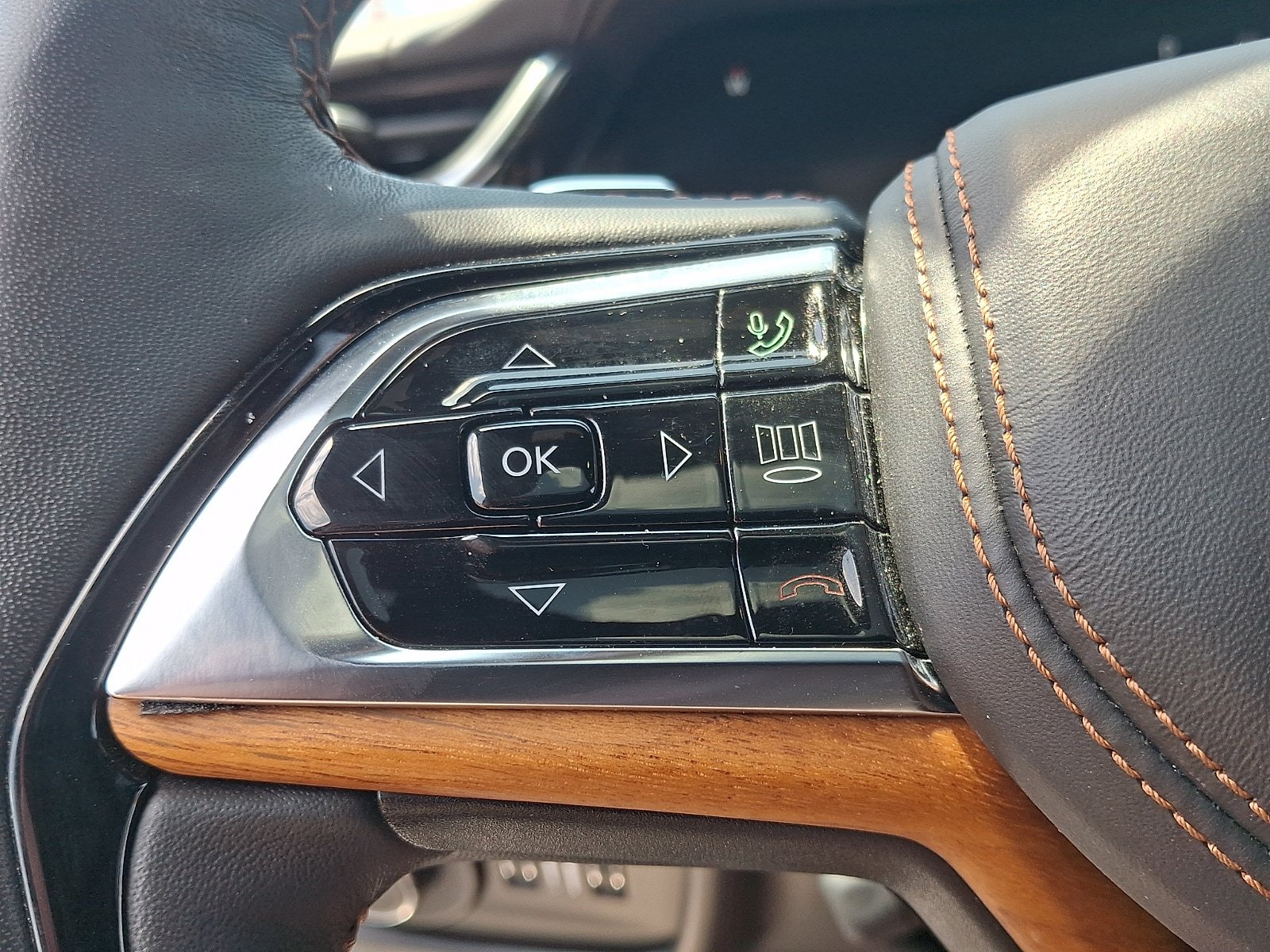 Certified 2023 Jeep Grand Cherokee L Summit AWD/4WD image 24
