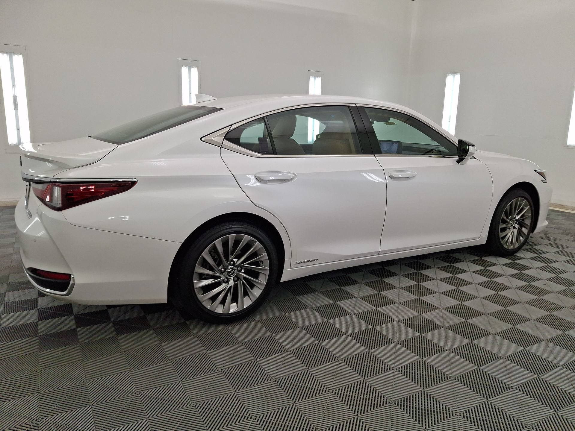 Used 2022 Lexus ES 300h w/ Luxury Package FWD image 26
