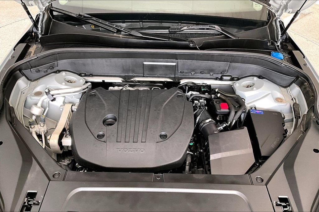 Certified 2025 Volvo XC90 B5 Plus w/ Protection Package Premier AWD/4WD image 11